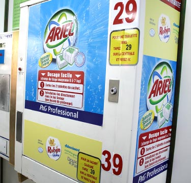 Distributeur lessive et adoucissant dans votre laverie automatique rue Lantiez 75017 Paris
